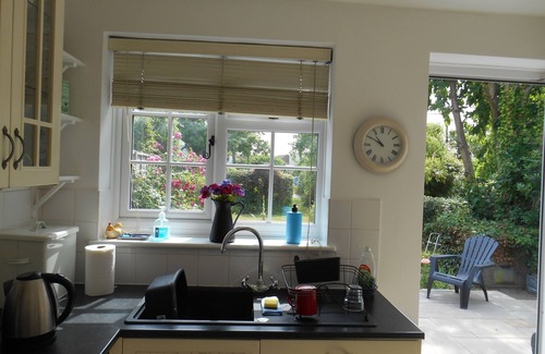 West Mersea Cabaña | Mersea Island Cottage by the beach and coast. August & September availability!