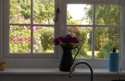 West Mersea Cabaña | Mersea Island Cottage by the beach and coast. August & September availability!