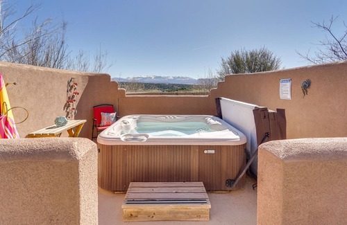 Mancos Apartamento | Mesa Verde Adobe Casita Vacation Rental w/ Hot Tub