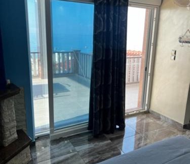 Nea Mesagkala Apartamento | MESAGGALA PALACE No 2 FIRSTLINE SEA