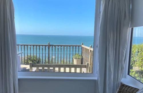 Seaton Cabaña | Mesmerising sea views above the beach Cornwall.
