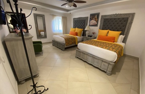 Cabo San Lucas Complejo | Mesmerizing 3 Bedroom Residence by the beachside in Cabo San Lucas