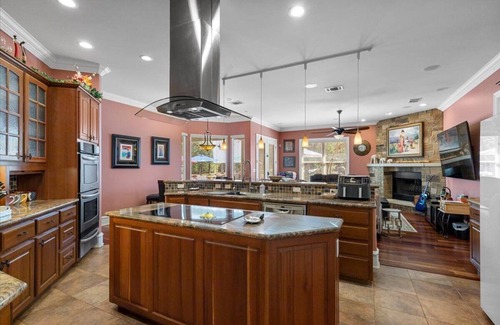 Cedar Creek Casa | Mesquite Retreat - Lovely Country Home, cerca de la pista COTA, Piscina climatizada!