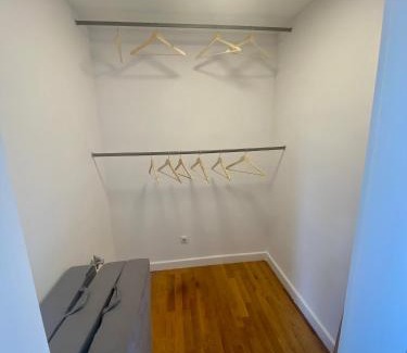 Stockum Casa | (Messe)Zimmer mit Bad und Ankleideraum + Parkplatz