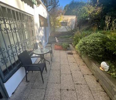 Tiefenbroich Apartamento | Messenahe Moderne Zwei-Zimmer-Wohnung 42qm