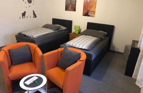 Unterrath Apartamento | Messezimmer 4 u 2