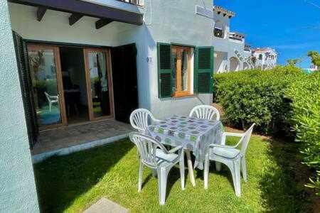 Arenal d'en Castell Apartamento | Mestral - Apto en planta baja con piscina