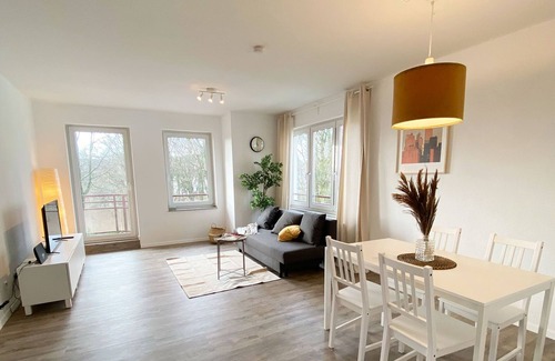 Hochdahl Apartamento | Met02 - Monteurwohnung mit Balkon in Erkrath-hochdahl, 83qm, 2 Schlafzimmer, 1 Wohnzimmer, Max. 4 Personen