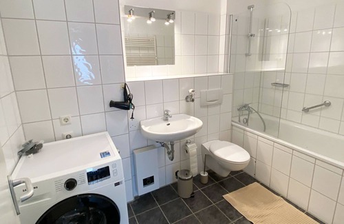 Hochdahl Apartamento | Met02 - Monteurwohnung mit Balkon in Erkrath-hochdahl, 83qm, 2 Schlafzimmer, 1 Wohnzimmer, Max. 4 Personen