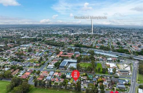 Parramatta Casa | MetaWise Parramatta Cozy Room with Furniture WiFi