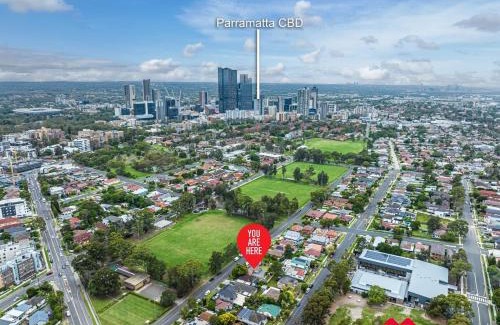 Parramatta Casa | MetaWise Parramatta Cozy Room with Furniture WiFi