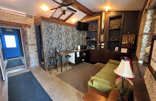 Elora Apartamento | Metcalfe Suites - OldStone Alcove