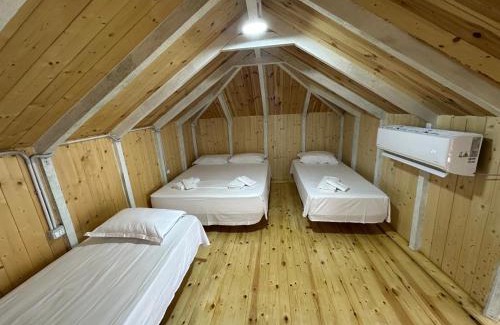 Kruje Casa | Meti guest house wooden room