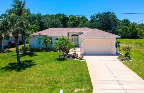 Long Meadow Casa | Meticulously Maintained Rotonda Pool Home