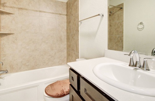 Richmond Casa | Meticulously-maintained 3-BR Home w/ Backyard - Double Story