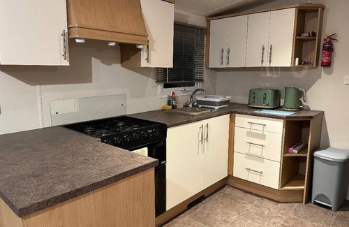 Lossiemouth Casa | Metres from the beach. Cosy, family friendly mobile home with decking.