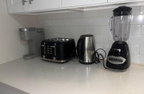 Newark Apartamento | Metro haven 3 KINGs Bed 5 mins from EWR NYC Port