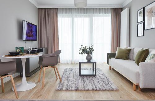 Ursynow Apartamento | Metro Imielin Apartments by BookingHost