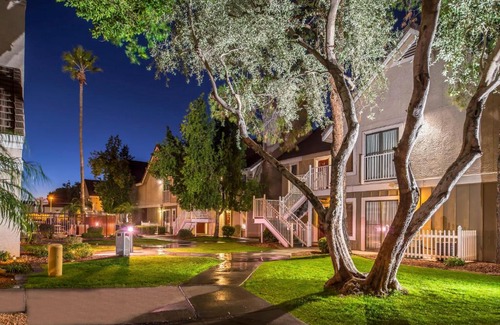 North Mountain Apartamento | Metro PHX 1bd downstairs sleeps 4 modern design best location and amenities