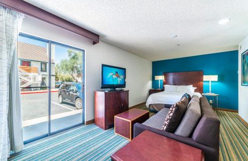 North Mountain Apartamento | Metro PHX STUDIO QUEEN sleeps 4 HEATED POOL