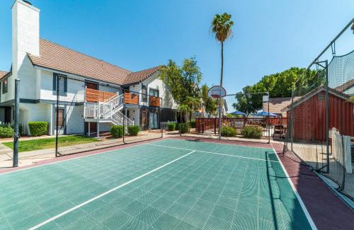 North Mountain Apartamento | Metro PHX STUDIO QUEEN sleeps 4 HEATED POOL