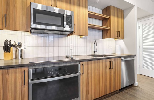 Clarendon Apartamento | Metro-Side Modern Comfort