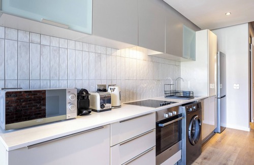 Flora Park Apartamento | Metropolis Studio Apt | Wifi | Netflix