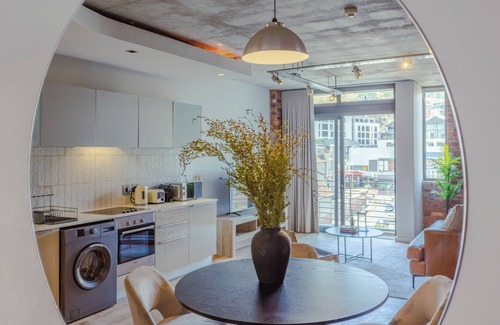 Flora Park Apartamento | Metropolis Studio Apt | Wifi | Netflix
