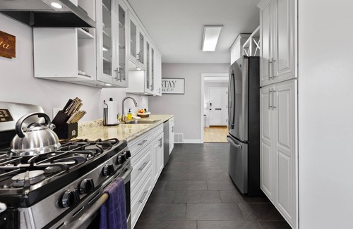 Northampton Casa | Metropolitan Escape I JZ Vacation Rentals