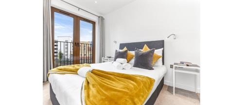St Albans Apartamento | Metropolitan Luxury: Chic 2BR Flat in St. Albans