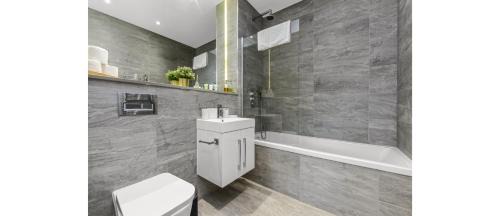 St Albans Apartamento | Metropolitan Luxury: Chic 2BR Flat in St. Albans