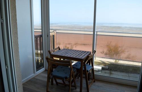 Bernieres-sur-Mer Apartamento | Mettons les voiles - Appt vue mer avec loggia