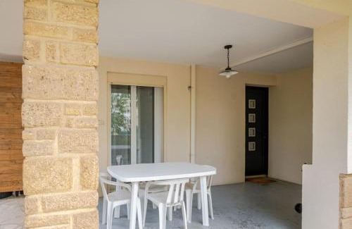 Bagnols-sur-Ceze Apartamento | Meublé de tourisme 3 étoiles avec terrasse et jardin