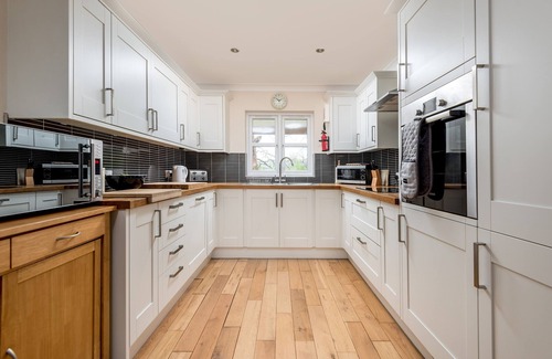 New Forest District Cabaña | Mews Hill, 5 bedroom New Forest Holiday Cottage with Glamping Hut