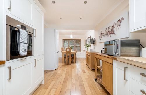 New Forest District Cabaña | Mews Hill, 5 bedroom New Forest Holiday Cottage with Glamping Hut