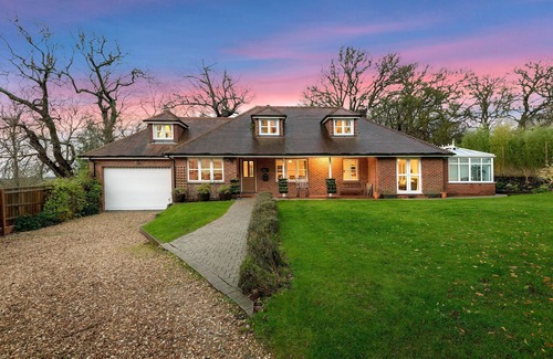 New Forest District Cabaña | Mews Hill, 5 bedroom New Forest Holiday Cottage with Glamping Hut