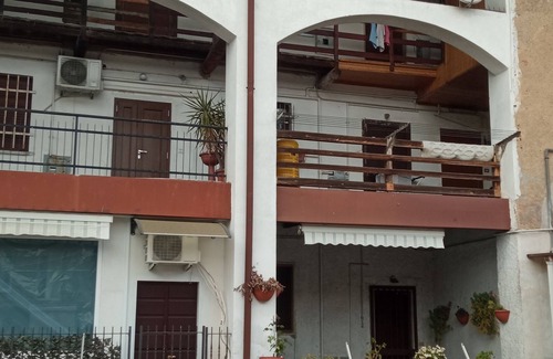 Rho Casa | Estudio entresuelo con entrada independiente dentro de un patio