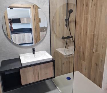 Szklarska Poreba Apartamento | Miło Mi w górach - budynek główny hotelu z basenami i saunami