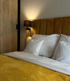 Szklarska Poreba Apartamento | Miło Mi w górach - budynek główny hotelu z basenami i saunami