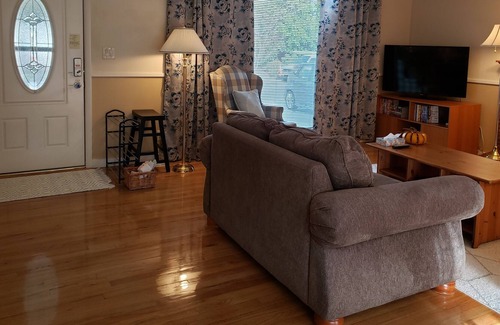 Hillsboro Casa | Mi Casa Entire suite 2 BED/1BA single level house. Nice garden view