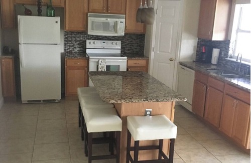 Southeast Orlando Casa | Mi Casa Es Su Casa!!🏡 4 Bdrm home with pool