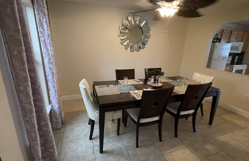 Southeast Orlando Casa | Mi Casa Es Su Casa!!🏡 4 Bdrm home with pool
