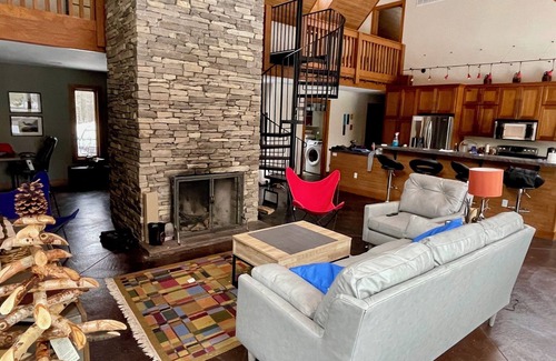 Grayling Casa | Mi RiverHouse @Breakfast Point, a Luxury 3-bedroom Modern home, unlike no other.
