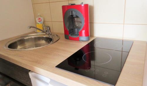 Velika Gorica Apartamento | Mia Airport studio apartment - 0-24h Self check in&out - Parking on site