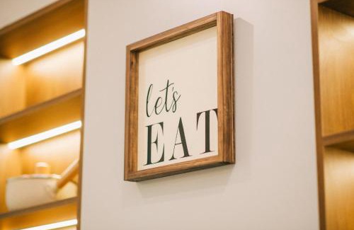 Dong Da Apartamento | MiaCasaHanoi - King Bed - Free laundry - Netflix & Rooftop Chill