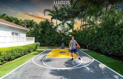 Ludlam Casa | Miami 5BR Villa w Heated Pool, Games & BBQ L01