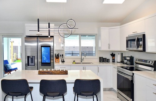 Palmetto Estates Casa | Miami house, Heated pool, Artificial beach, Mini golf, luxury and comfort