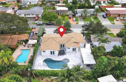 Palm Springs North Casa | Miami House with Hot Pool-spa & Pool table L48