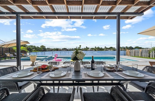 Highland Lakes Casa | Miami Lakefront Paradise! 5 Beds, Heated Pool
