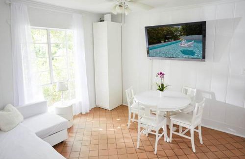 El Portal Casa | Miami Pool Cottage